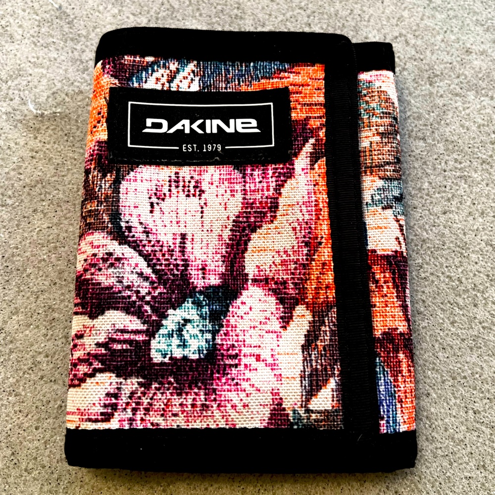 Dekine floral wallet